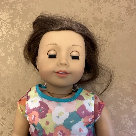American Girl Doll Brown Hair Brown Eyes & American Girl Outfit